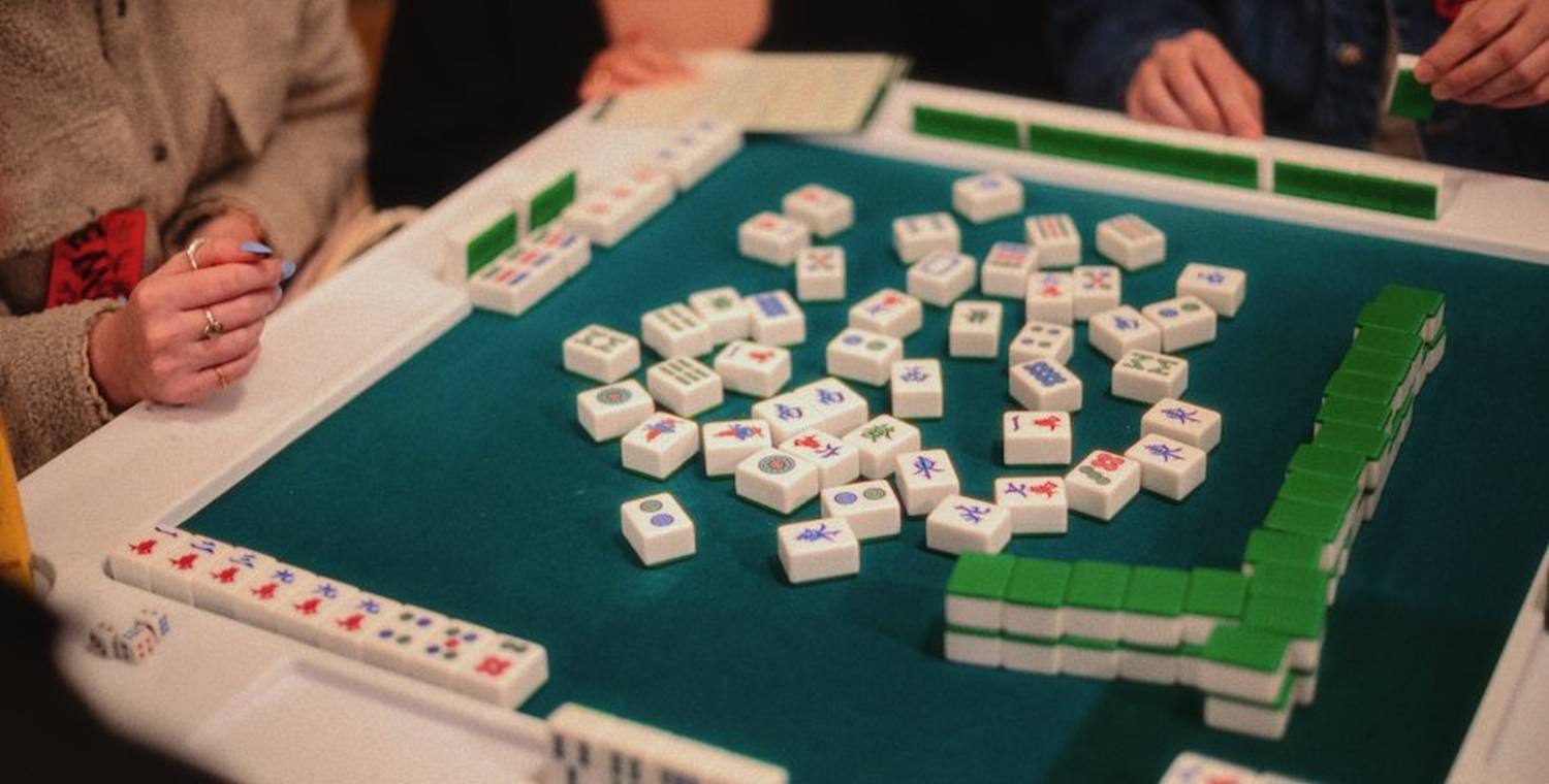 Suasana meja mahjong